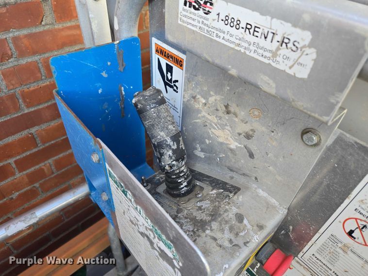 image for item EV5513 2004 Genie GR-12 vertical lift