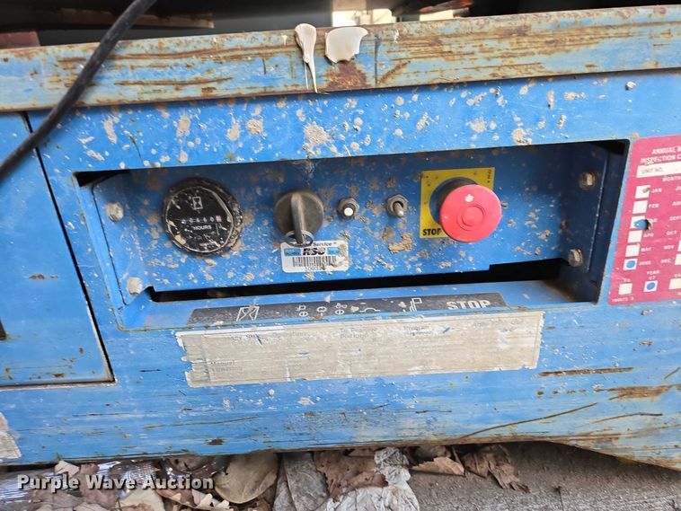 image for item EV5513 2004 Genie GR-12 vertical lift