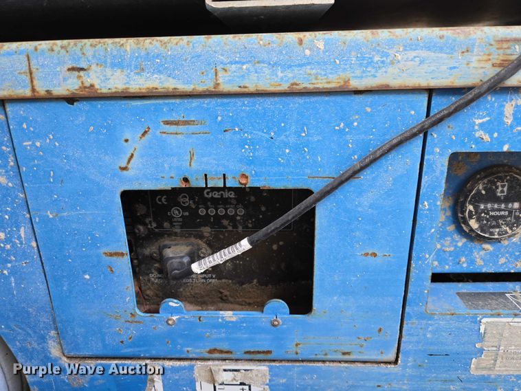 image for item EV5513 2004 Genie GR-12 vertical lift