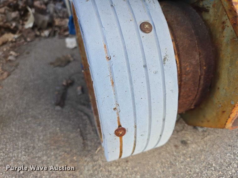 image for item EV5513 2004 Genie GR-12 vertical lift