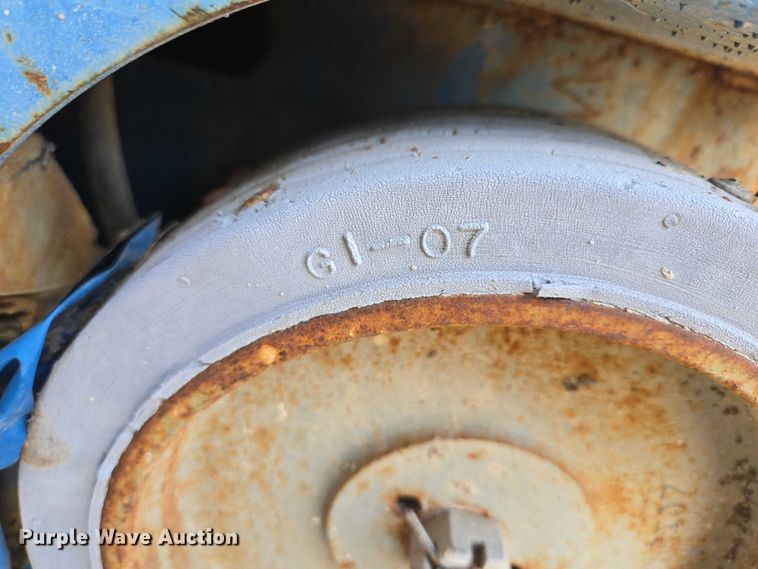 image for item EV5513 2004 Genie GR-12 vertical lift