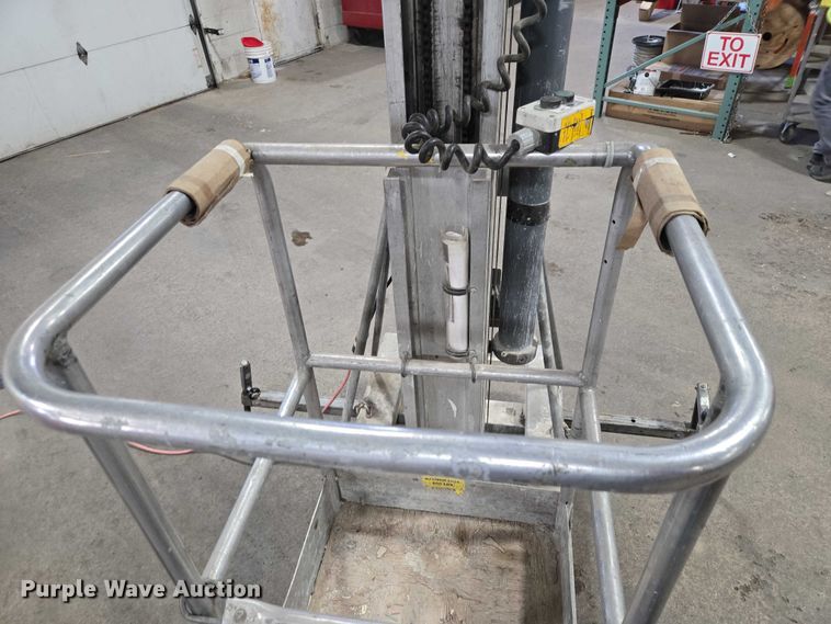 image for item EV5514 Genie PEU-19AC vertical lift