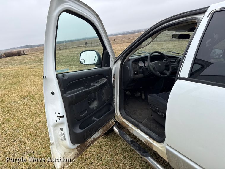 image for item EV7541 2004 Dodge Ram 1500 Ext. Cab pickup truck