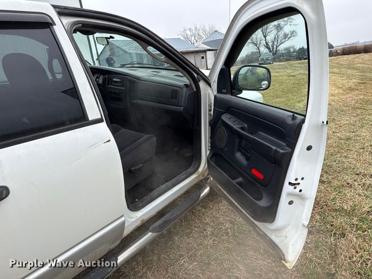 image for item EV7541 2004 Dodge Ram 1500 Ext. Cab pickup truck