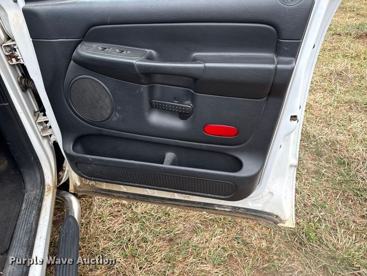 image for item EV7541 2004 Dodge Ram 1500 Ext. Cab pickup truck