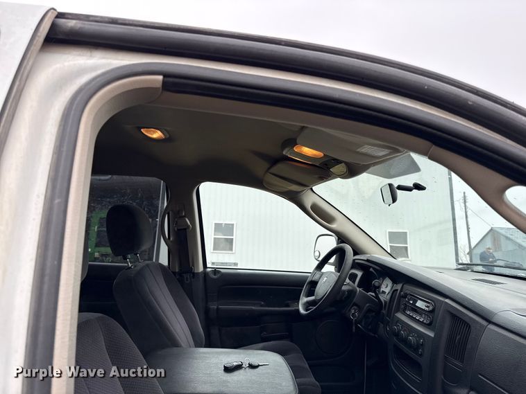 image for item EV7541 2004 Dodge Ram 1500 Ext. Cab pickup truck