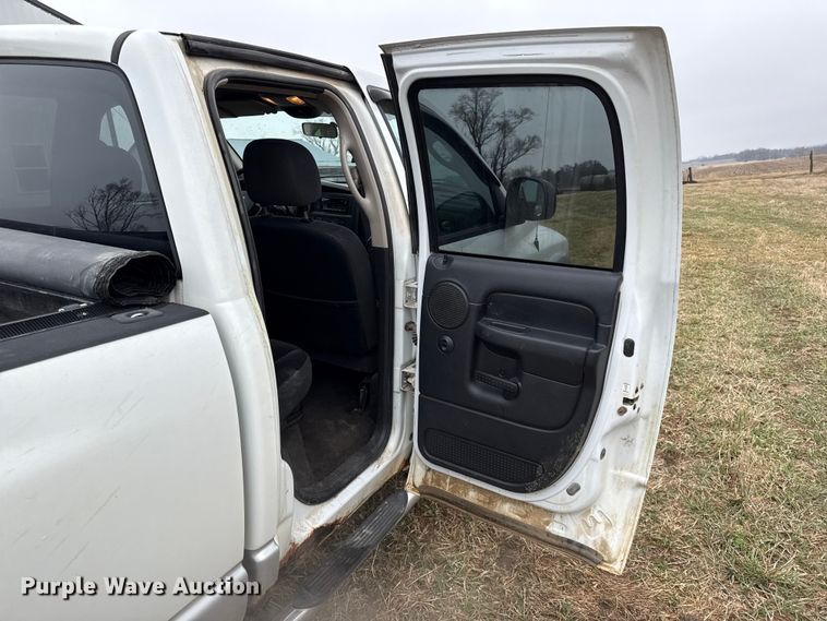 image for item EV7541 2004 Dodge Ram 1500 Ext. Cab pickup truck