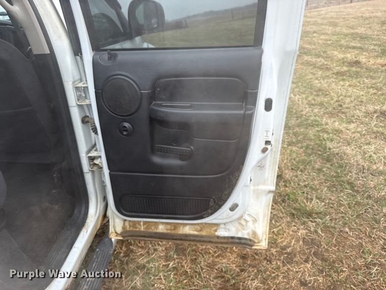 image for item EV7541 2004 Dodge Ram 1500 Ext. Cab pickup truck