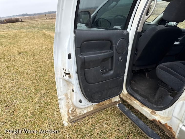 image for item EV7541 2004 Dodge Ram 1500 Ext. Cab pickup truck