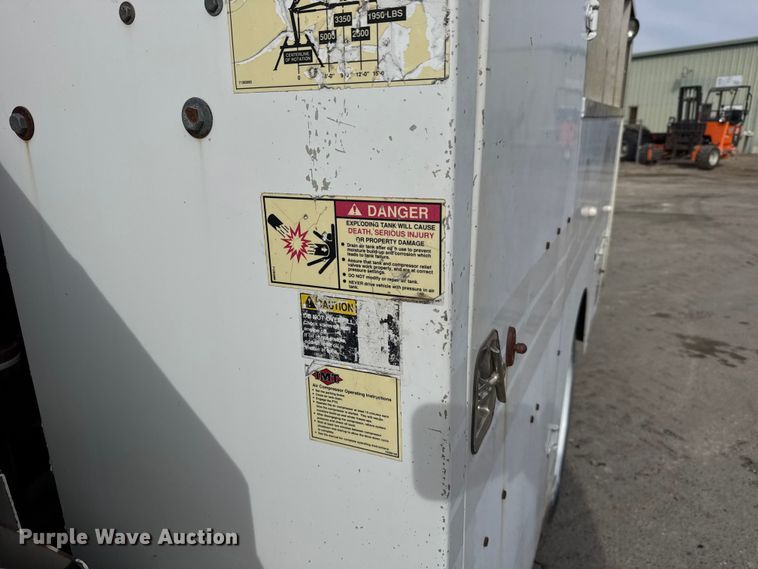 image for item FB0765 2003 Ford F550 Super Duty XL utility / service truck