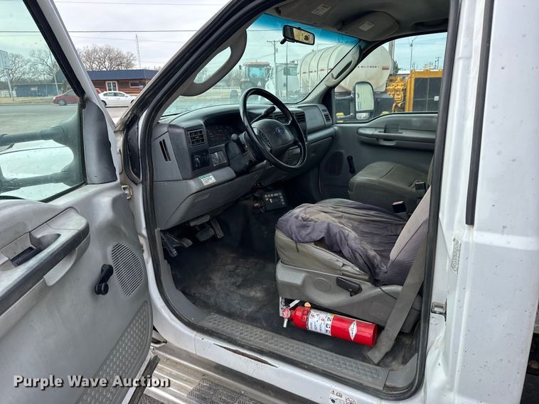 image for item FB0765 2003 Ford F550 Super Duty XL utility / service truck