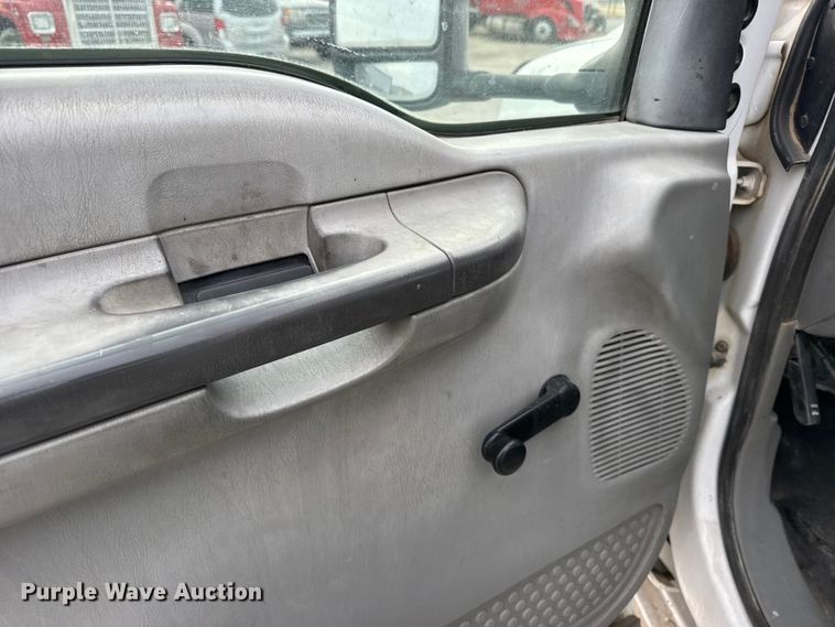 image for item FB0765 2003 Ford F550 Super Duty XL utility / service truck