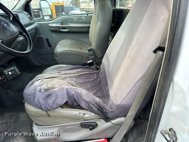 image for item FB0765 2003 Ford F550 Super Duty XL utility / service truck