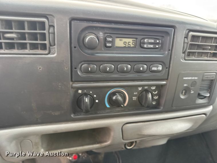 image for item FB0765 2003 Ford F550 Super Duty XL utility / service truck