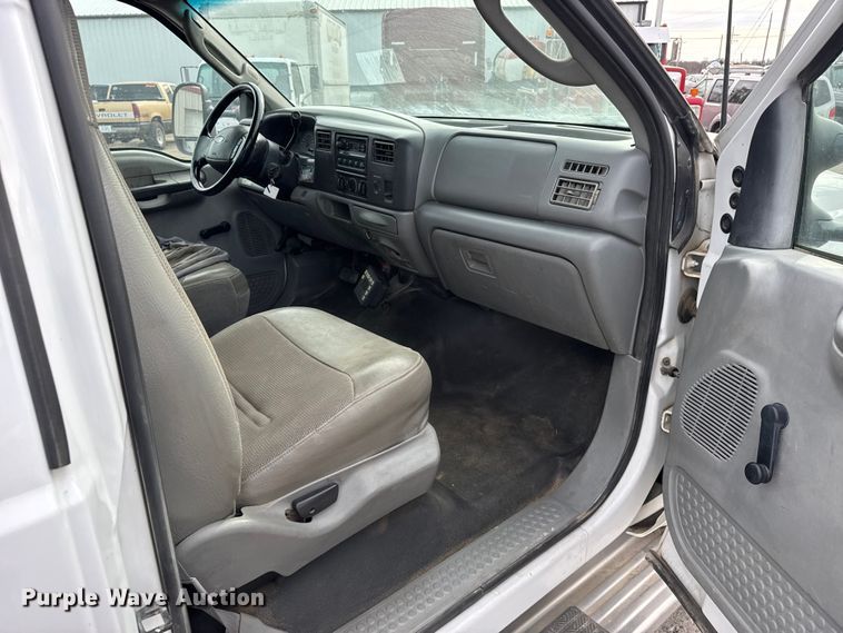 image for item FB0765 2003 Ford F550 Super Duty XL utility / service truck