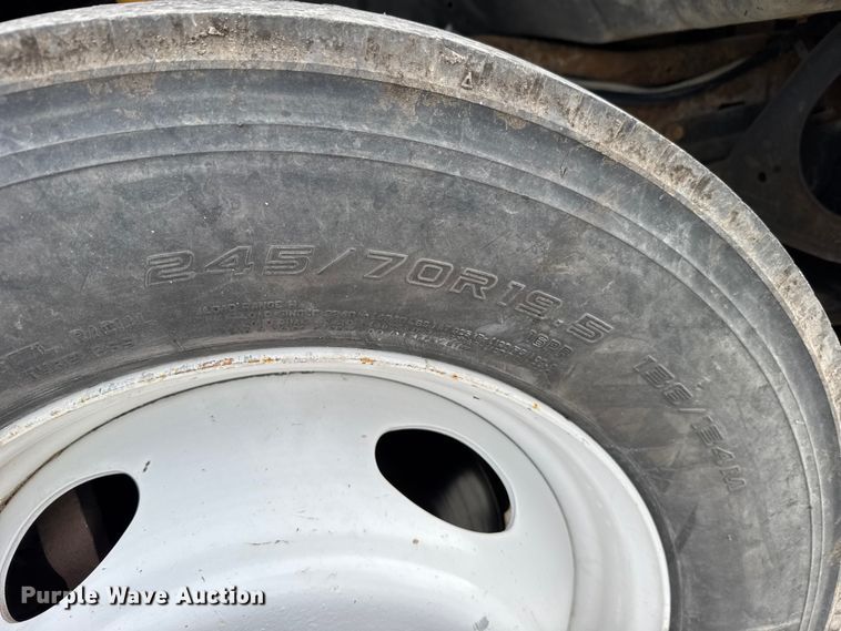 image for item FB0765 2003 Ford F550 Super Duty XL utility / service truck