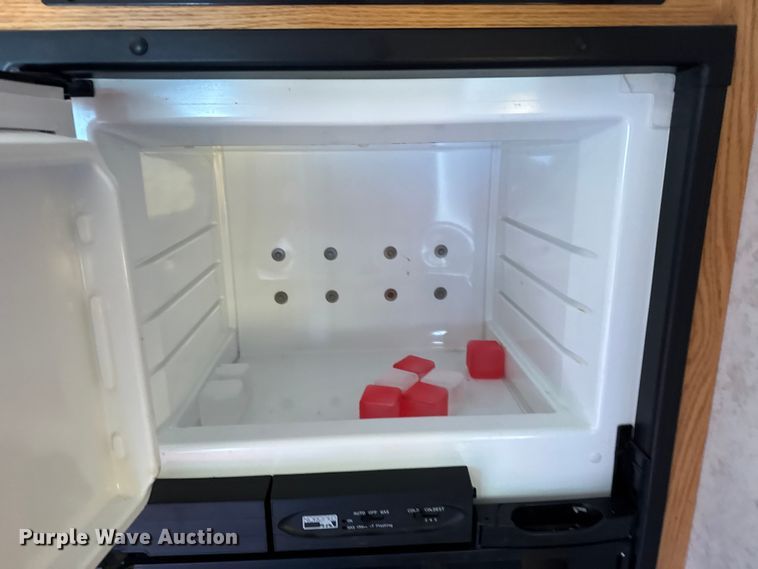 image for item FB0814 2009 Vintage trailers OL816 concession trailer