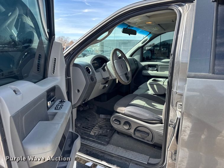 image for item FB0816 2005 Ford F150 Crew Cab pickup truck