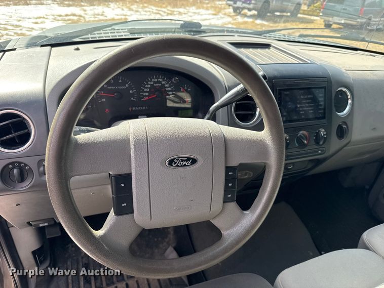 image for item FB0816 2005 Ford F150 Crew Cab pickup truck