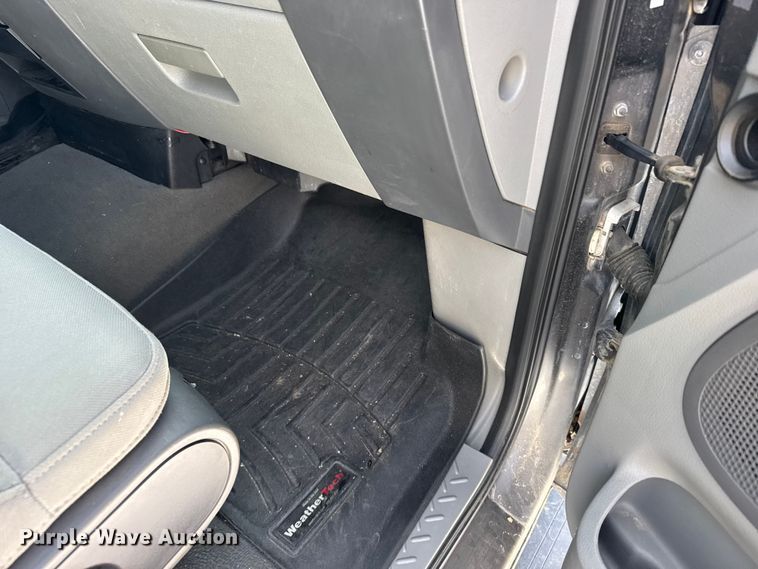 image for item FB0816 2005 Ford F150 Crew Cab pickup truck