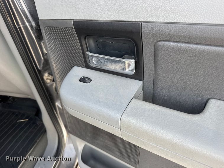 image for item FB0816 2005 Ford F150 Crew Cab pickup truck