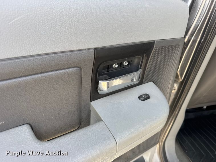 image for item FB0816 2005 Ford F150 Crew Cab pickup truck