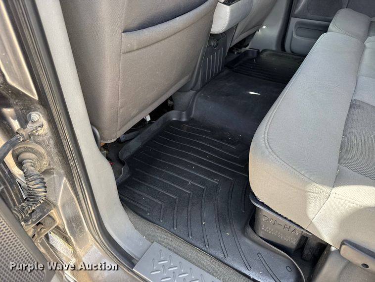 image for item FB0816 2005 Ford F150 Crew Cab pickup truck