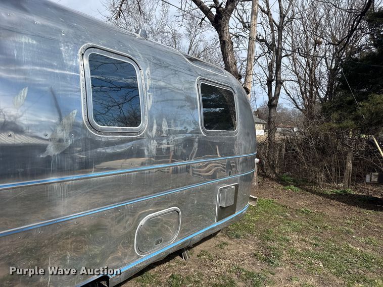 image for item FB0889 1973 Airstream Sovereign camper