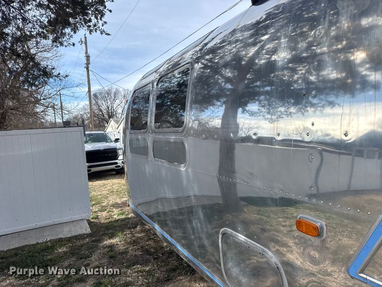 image for item FB0889 1973 Airstream Sovereign camper