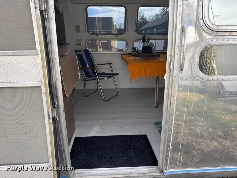 image for item FB0889 1973 Airstream Sovereign camper