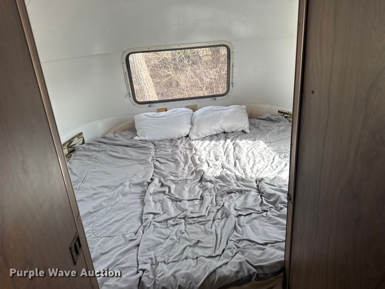 image for item FB0889 1973 Airstream Sovereign camper