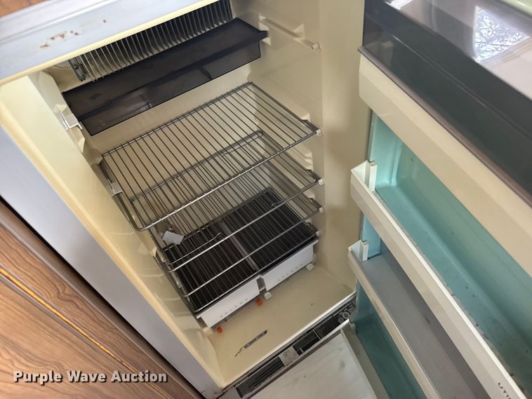 image for item FB0889 1973 Airstream Sovereign camper