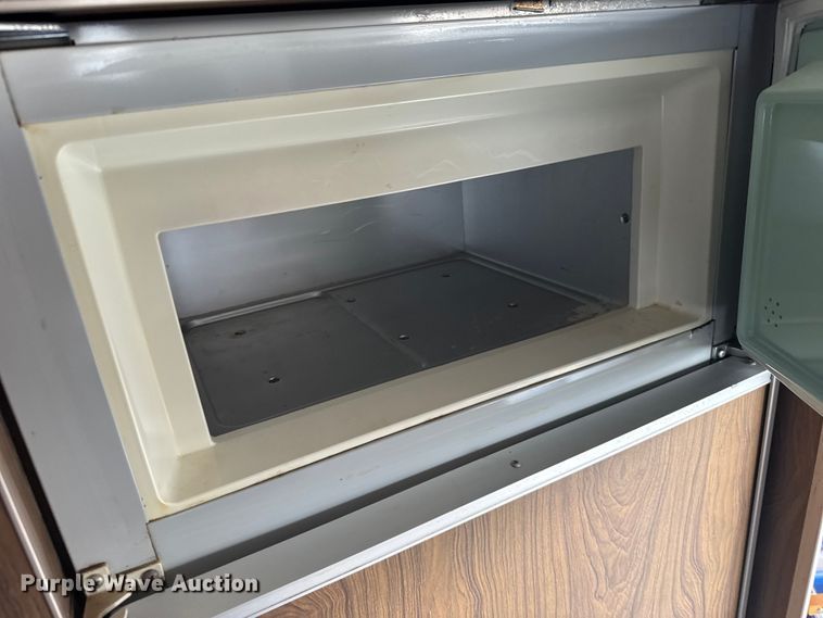 image for item FB0889 1973 Airstream Sovereign camper