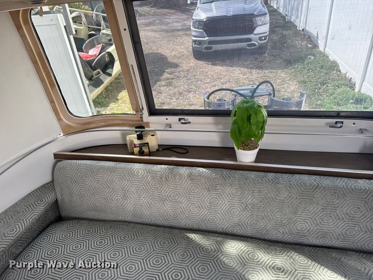 image for item FB0889 1973 Airstream Sovereign camper