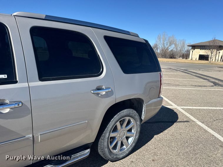 image for item FB0901 2009 GMC Yukon Denali SUV