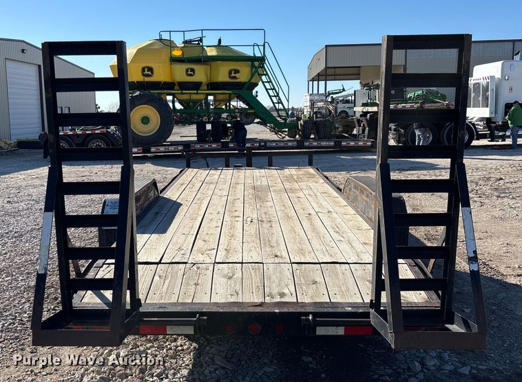 image for item FB2998 2009 Lamar Trailers equipment trailer