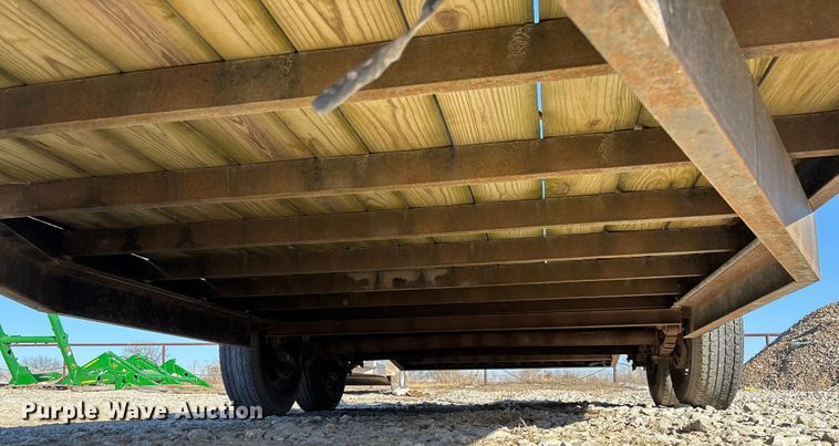 image for item FB2998 2009 Lamar Trailers equipment trailer