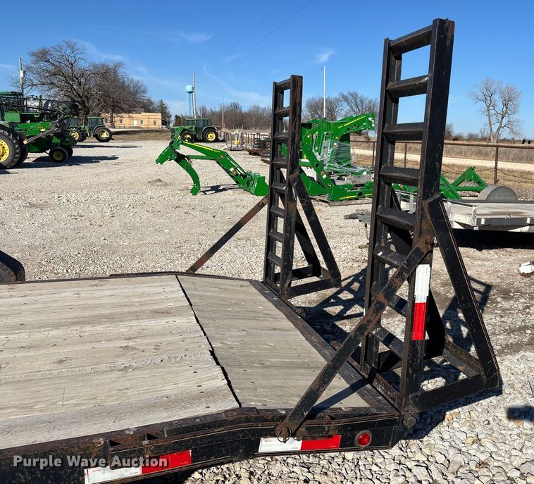 image for item FB2998 2009 Lamar Trailers equipment trailer