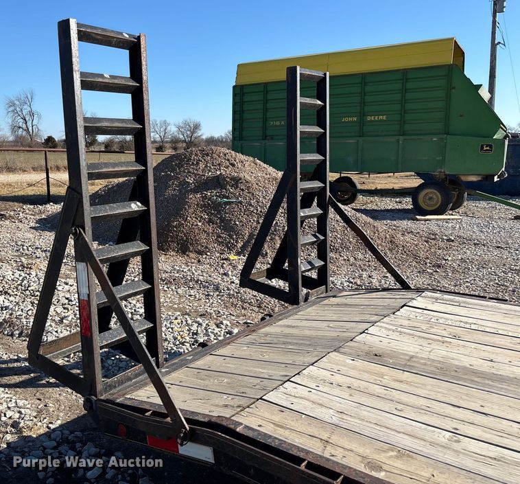 image for item FB2998 2009 Lamar Trailers equipment trailer