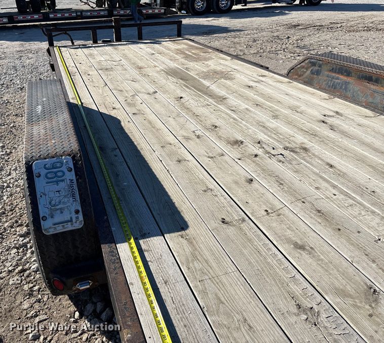 image for item FB2998 2009 Lamar Trailers equipment trailer