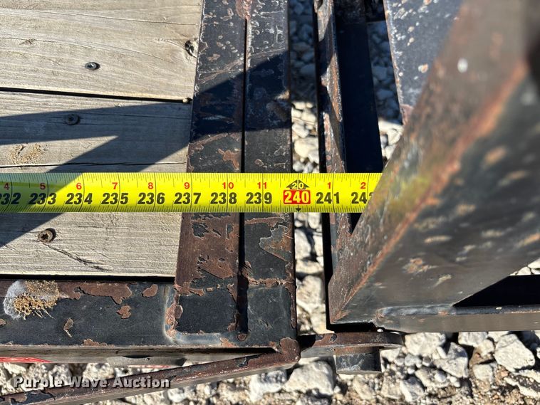 image for item FB2998 2009 Lamar Trailers equipment trailer