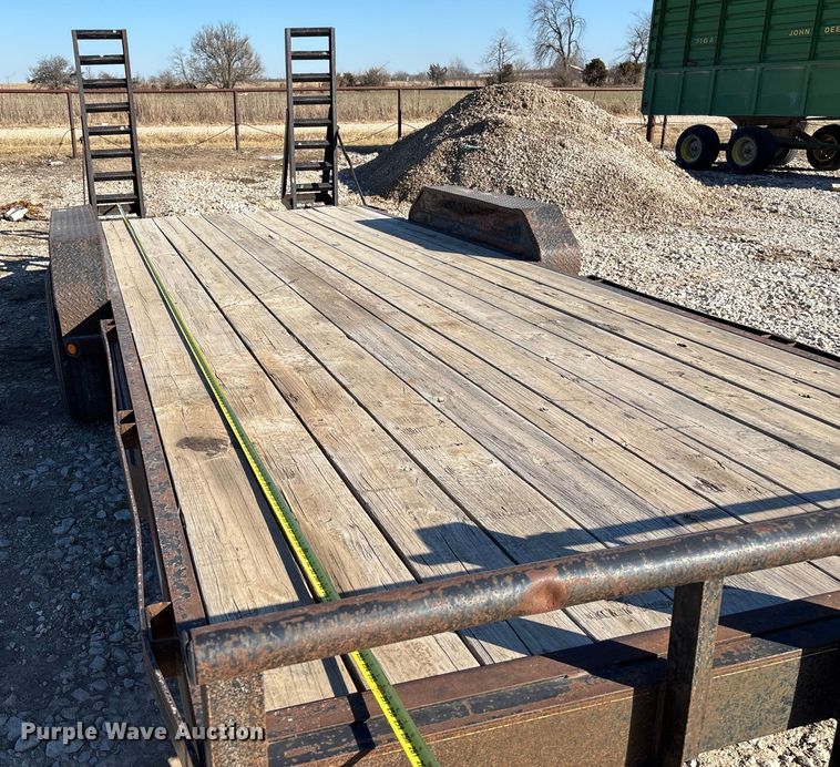 image for item FB2998 2009 Lamar Trailers equipment trailer