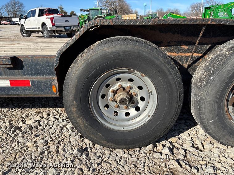 image for item FB2998 2009 Lamar Trailers equipment trailer