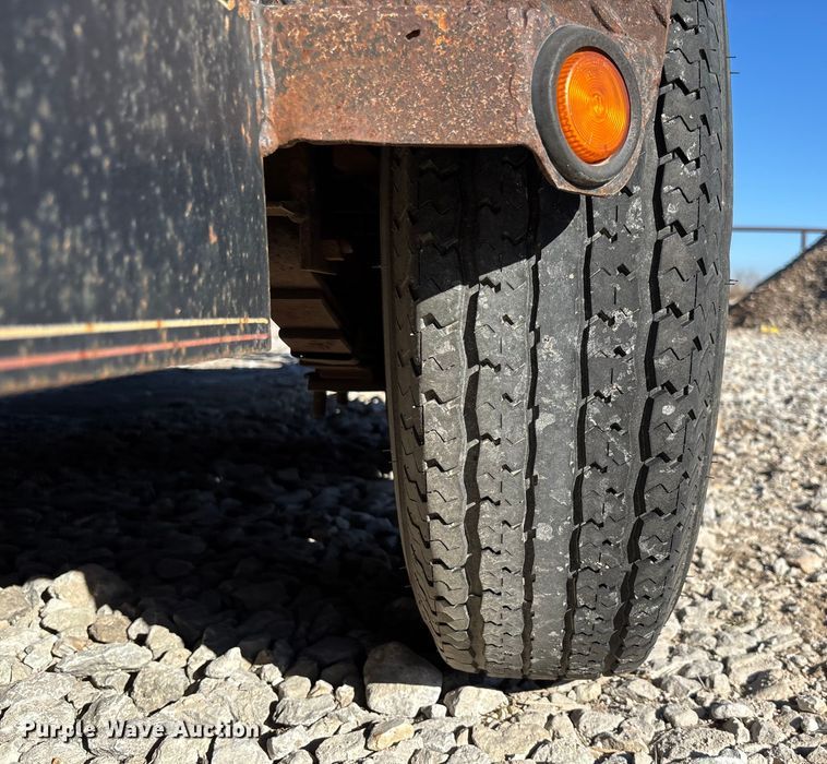 image for item FB2998 2009 Lamar Trailers equipment trailer