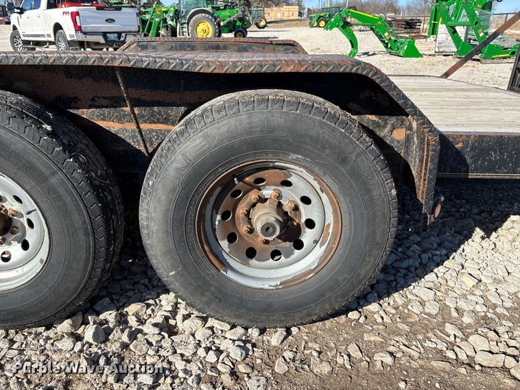 image for item FB2998 2009 Lamar Trailers equipment trailer