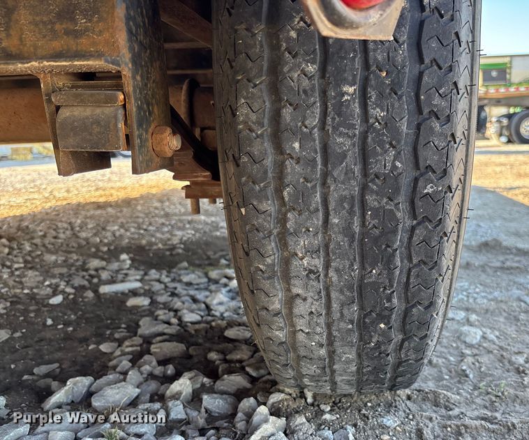 image for item FB2998 2009 Lamar Trailers equipment trailer