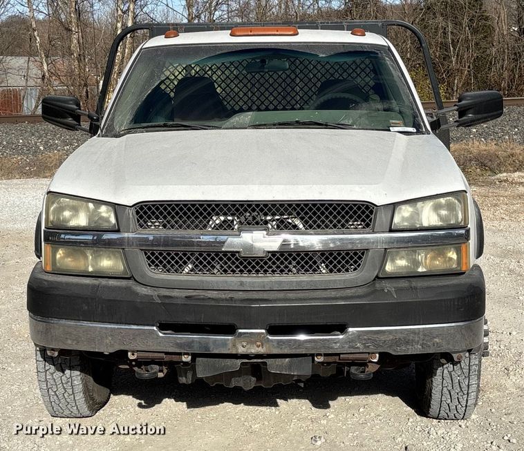 image for item FB3013 2003 Chevrolet Silverado 3500 flatbed pickup truck