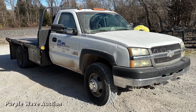 image for item FB3013 2003 Chevrolet Silverado 3500 flatbed pickup truck