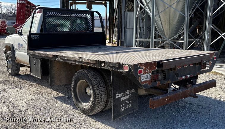 image for item FB3013 2003 Chevrolet Silverado 3500 flatbed pickup truck