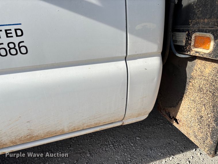 image for item FB3013 2003 Chevrolet Silverado 3500 flatbed pickup truck